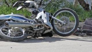 Рокер се набучи на ограда заедно с мотора си
