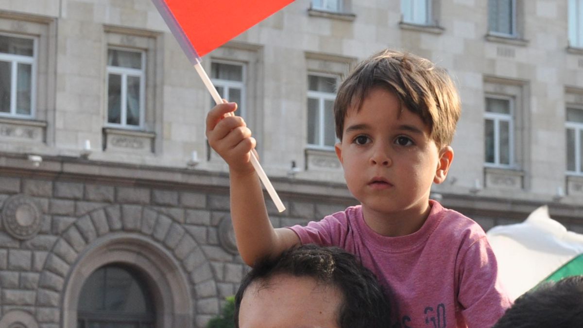 Ден шести: Хиляди протестиращи изпълниха централните столични булеварди 