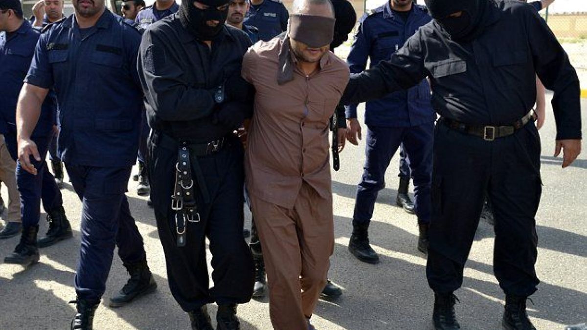 На път към смъртта: Изнасилвач и убиец правят последните си крачки до бесилото (СНИМКИ 18+)