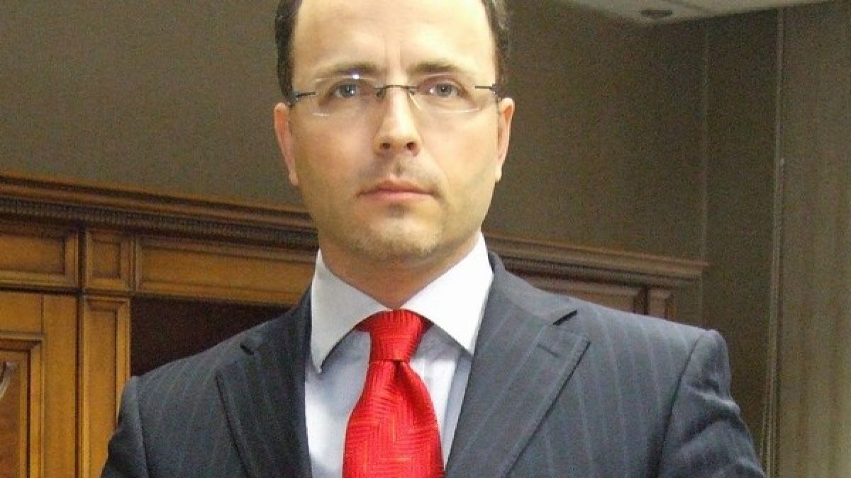 Шефът на КФН въртял офшорка, свързана с Плевнелиев