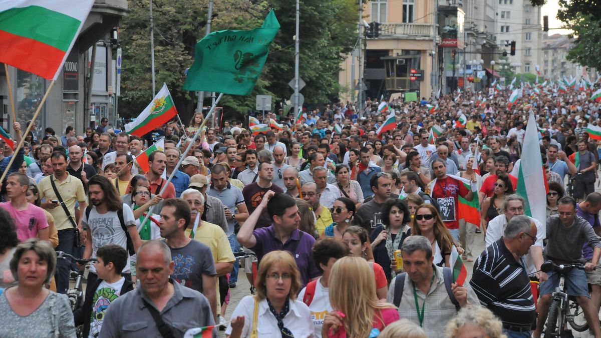 Седенка на кафе пред парламента