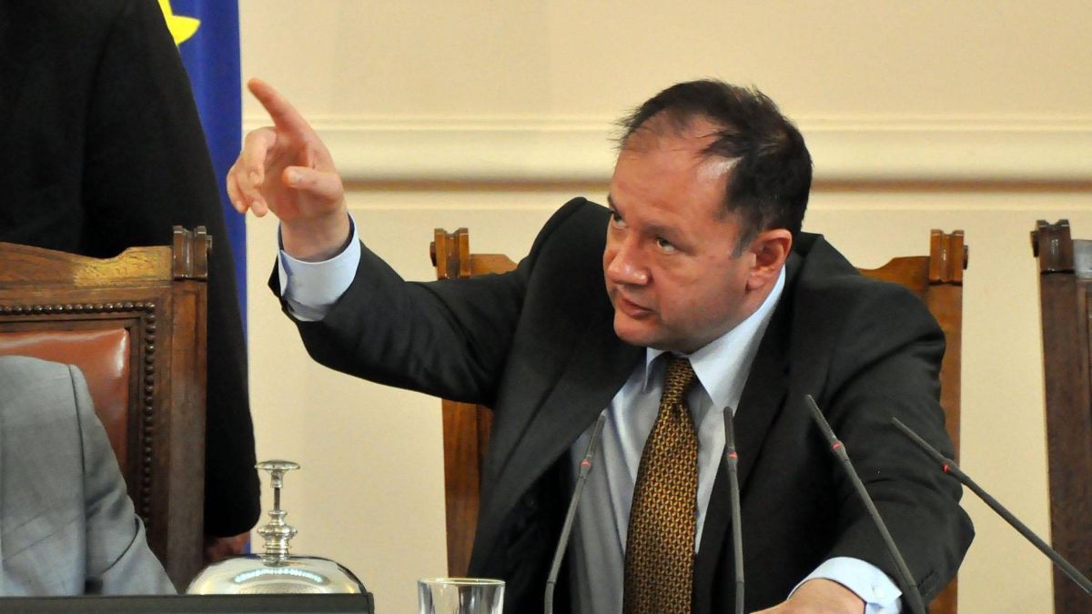 Михаил Миков с обръщение към нацията в 20 часа  