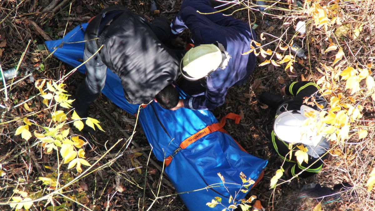 Издирван 2 дни мъж бе намерен обесен на дърво 