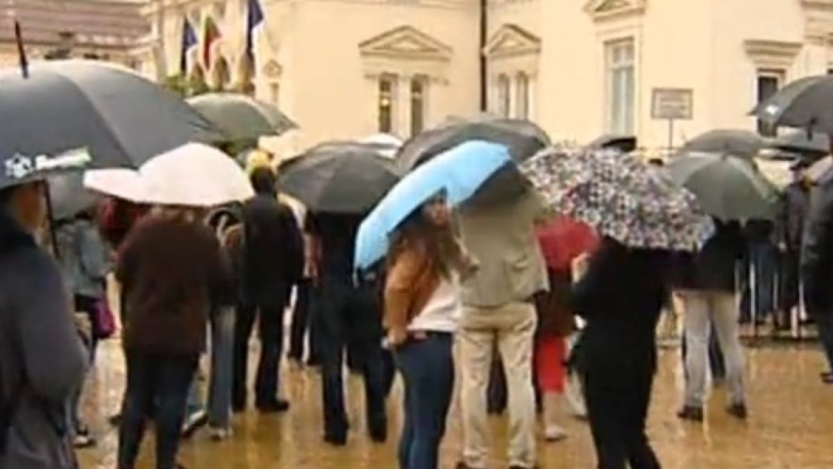 Депутатите се шмугнаха в Народното събрание