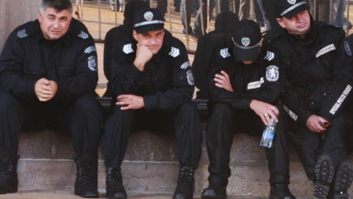 Засилено полицейско присъствие около централата на "Атака"