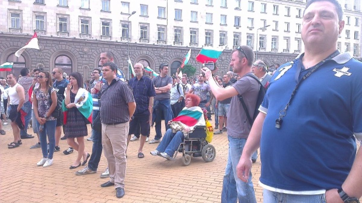 Около 2000 протестиращи тръгнаха на обичайния тур