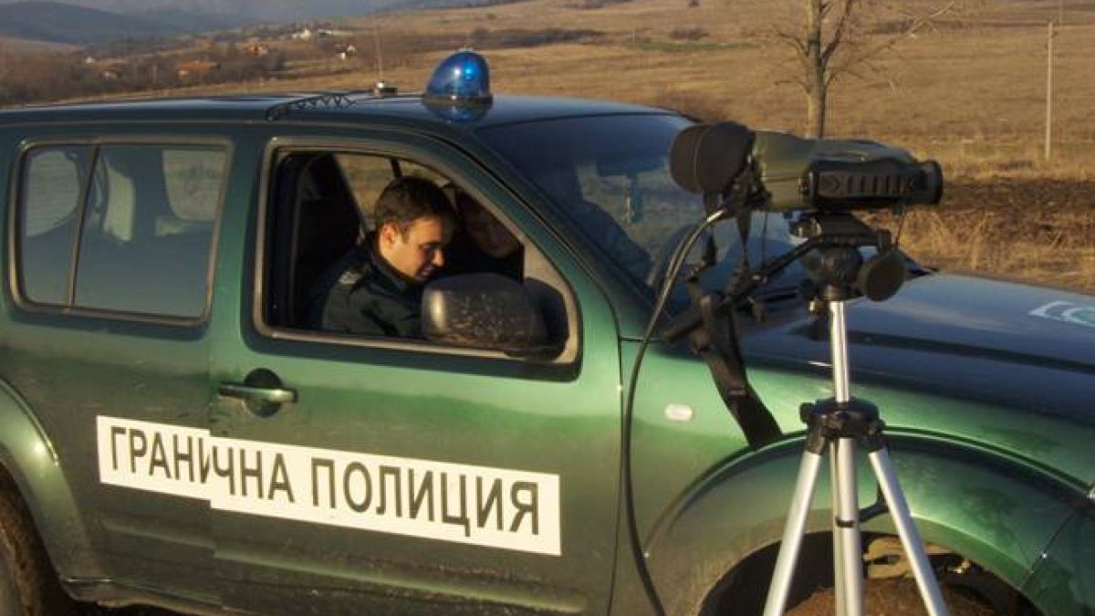 Заловиха 17 емигранти на границата с Турция 