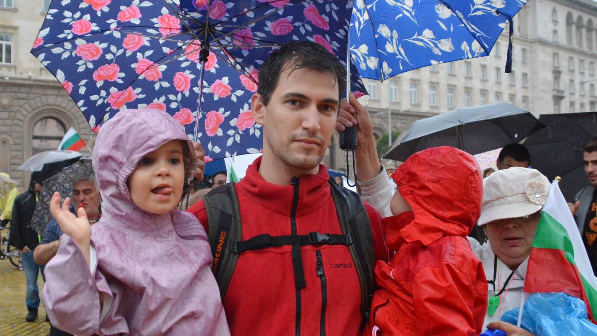 Рехав протест под дъжда в София