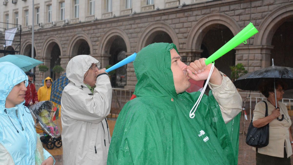 Протестиращите се насочиха към “Орлов мост”, вече са 700