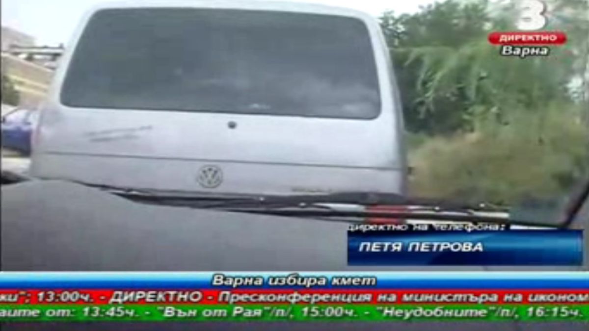 Автородео в ефира на Канал 3: Петя Петрова преследва микробус с роми!