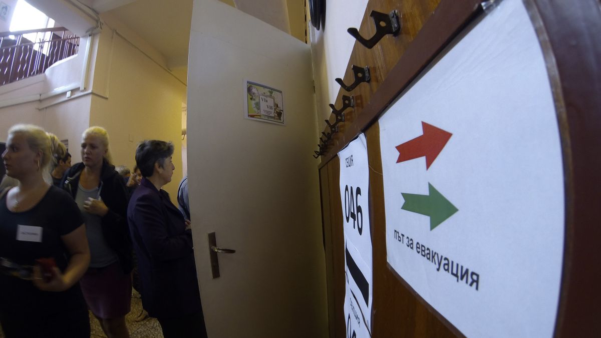 Психично болна изпаднала в пристъп на лудост в избирателна секция