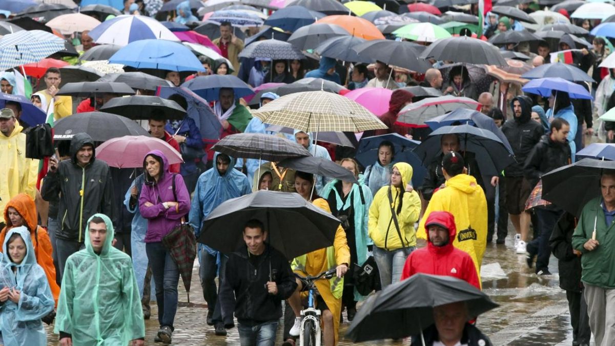 400 души са се събрали на протест срещу правителството