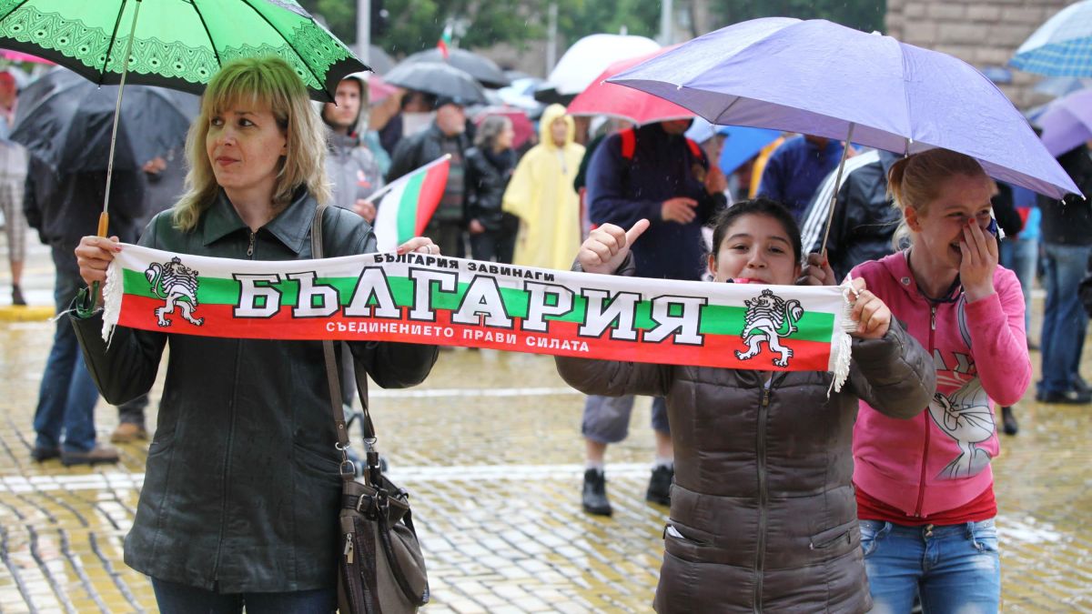 Протестиращите в столицата тръгнаха към парламента 