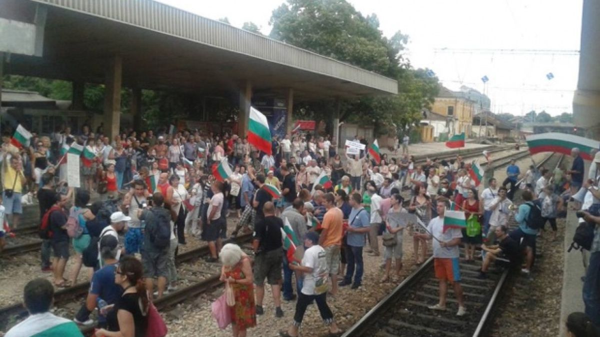 Протестът в Пловдив се превърна в благотворителна акция 