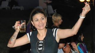Няма да повярвате какви ги върши Софи Маринова със задните си части и бюста ВИДЕО