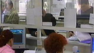 Няма спирка: Държавните служители стават повече, заплатите там - също