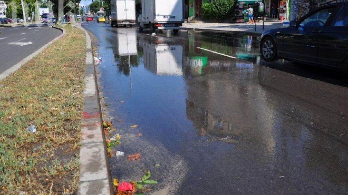 Спукана тръба остави Варна без вода 