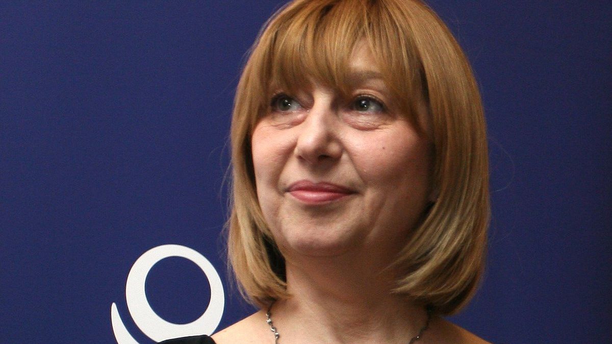 Анелия Клисарова: Спираме парите за "Научни изследвания“