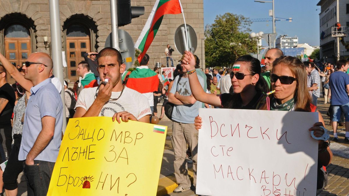 Затвориха кръстовището на Софийски университет заради протеста  