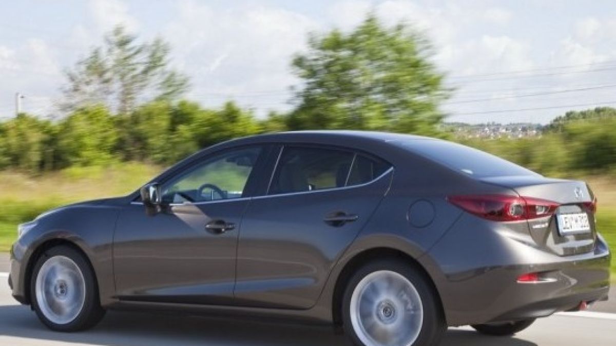 Официални снимки на Mazda 3 седан