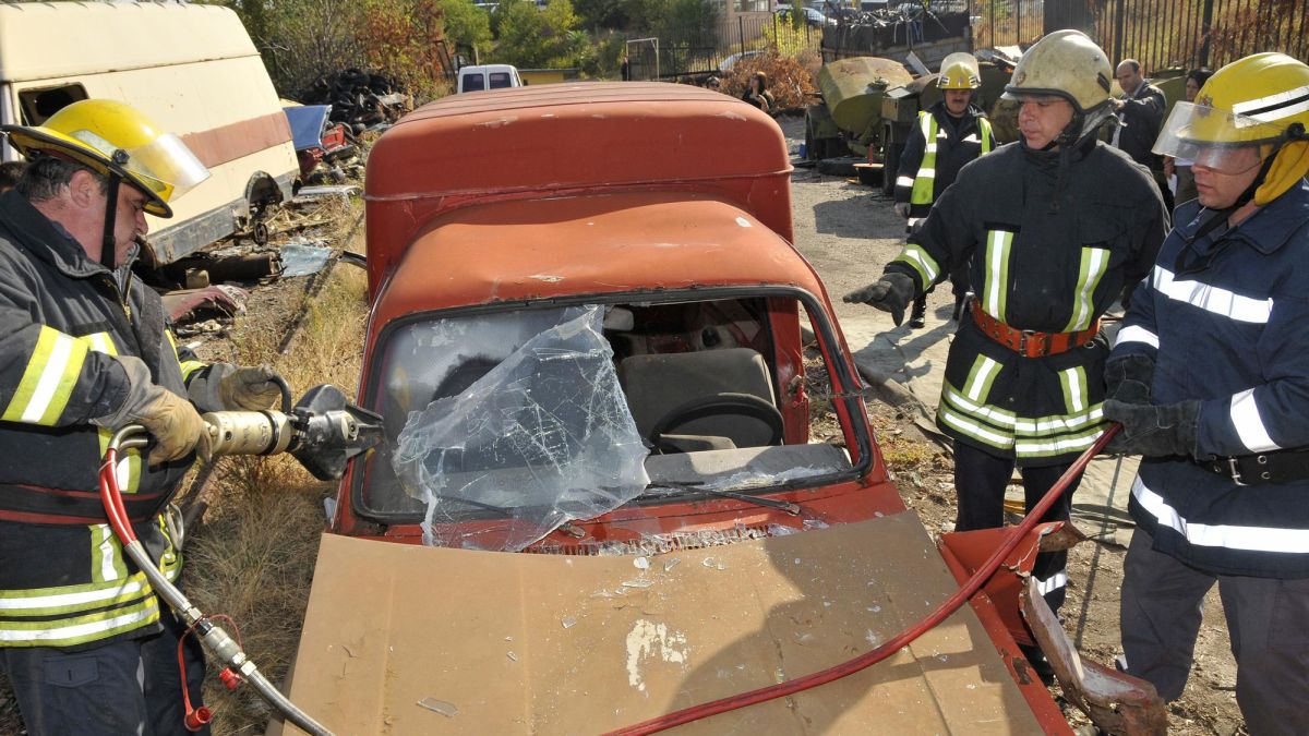Полицаи и данъчни претарашиха 419 автоморги 
