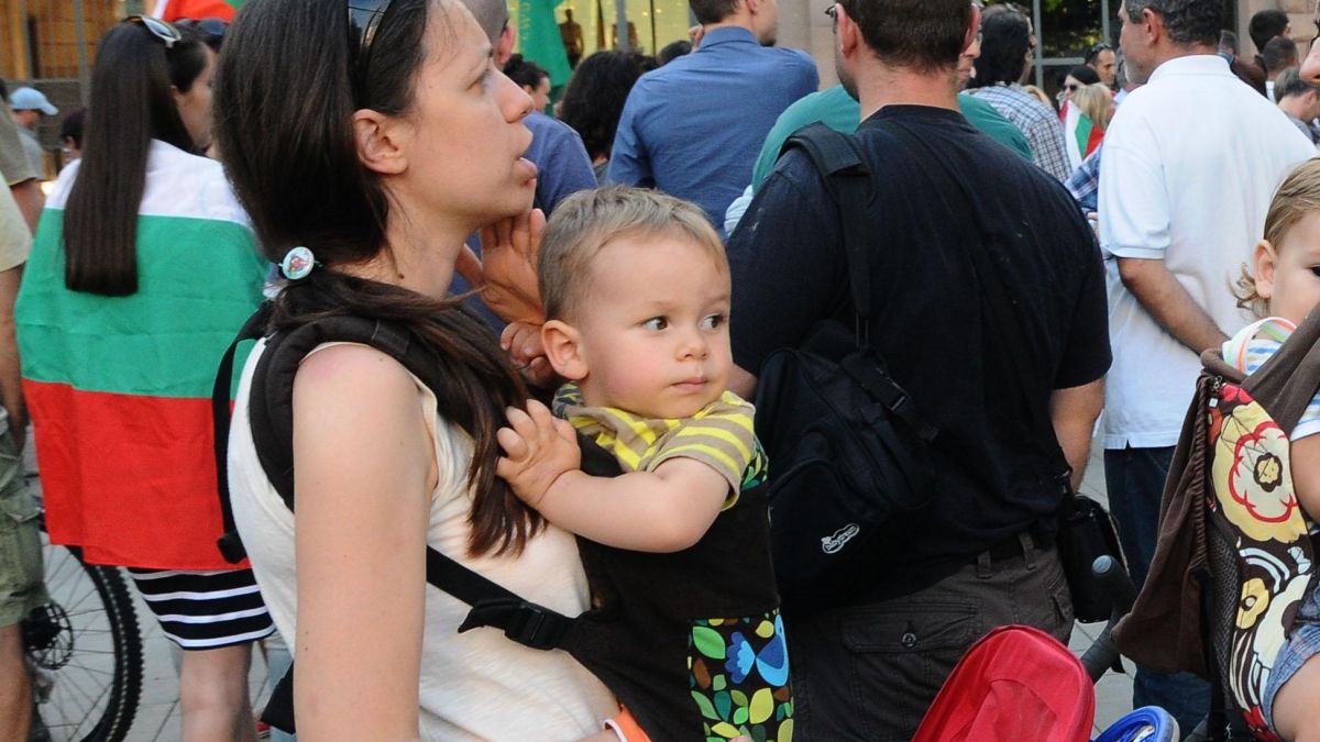 Протестът и контрапротестът в София започнаха