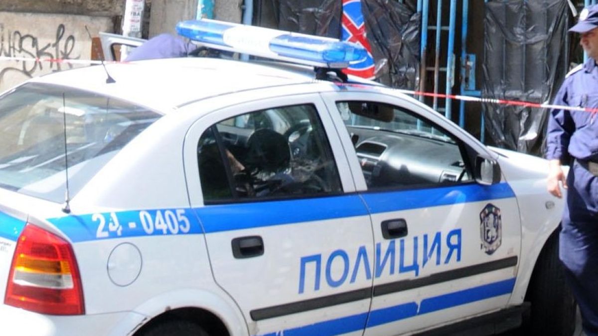 Тийнейджър наръга хазяина си 