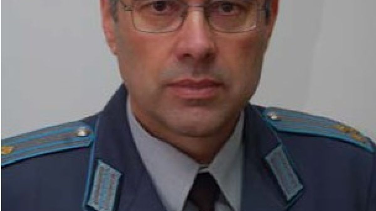 Уволняват шеф в Министерство на отбраната 