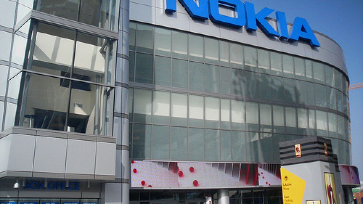 Понижиха рейтинга на Nokia