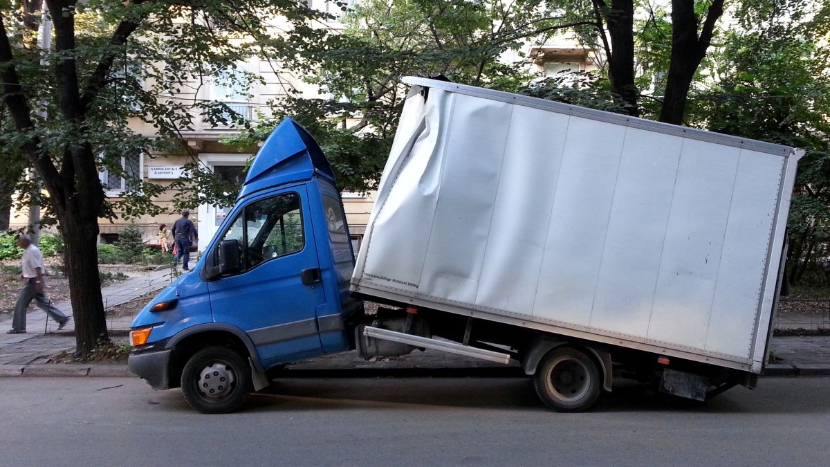 Камион се разцепи на две