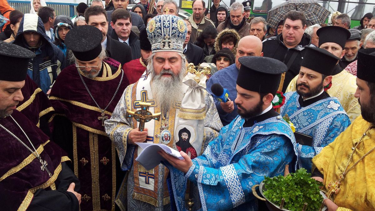Кой е митрополит Кирил?