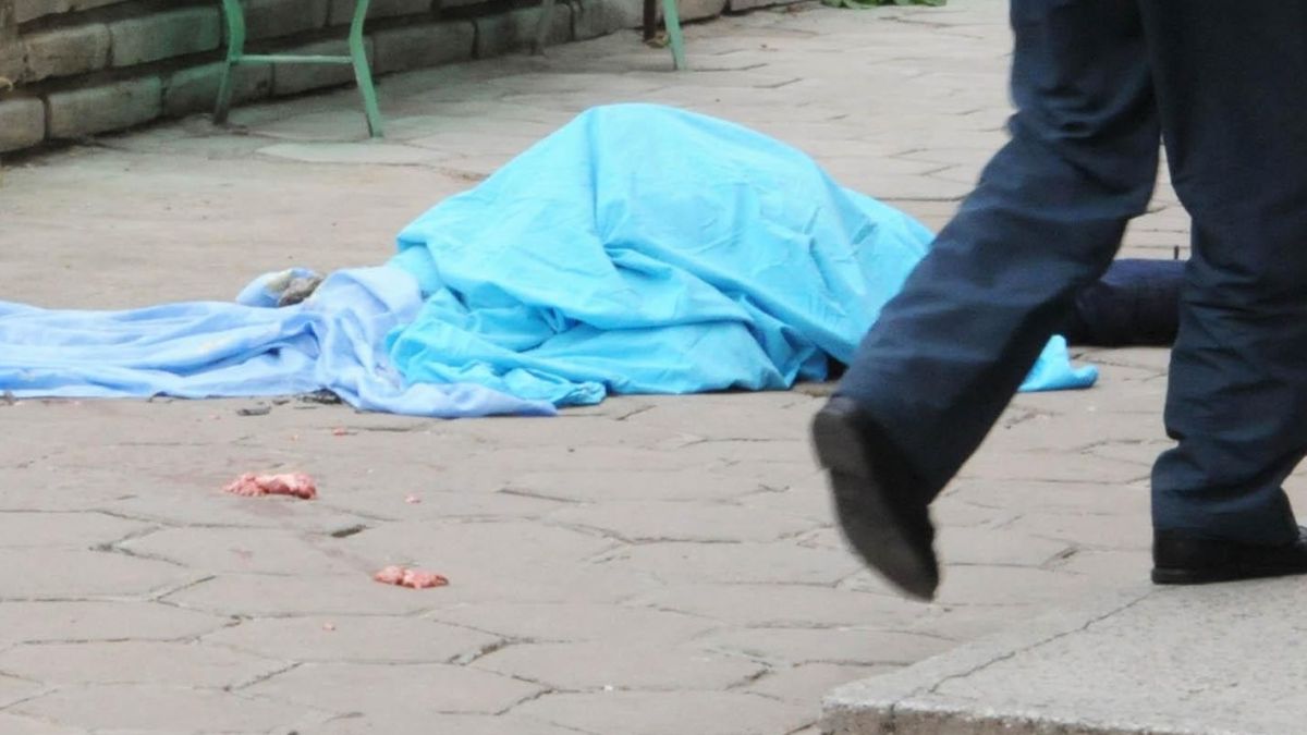 Дядо гръмна приятелката на внука си