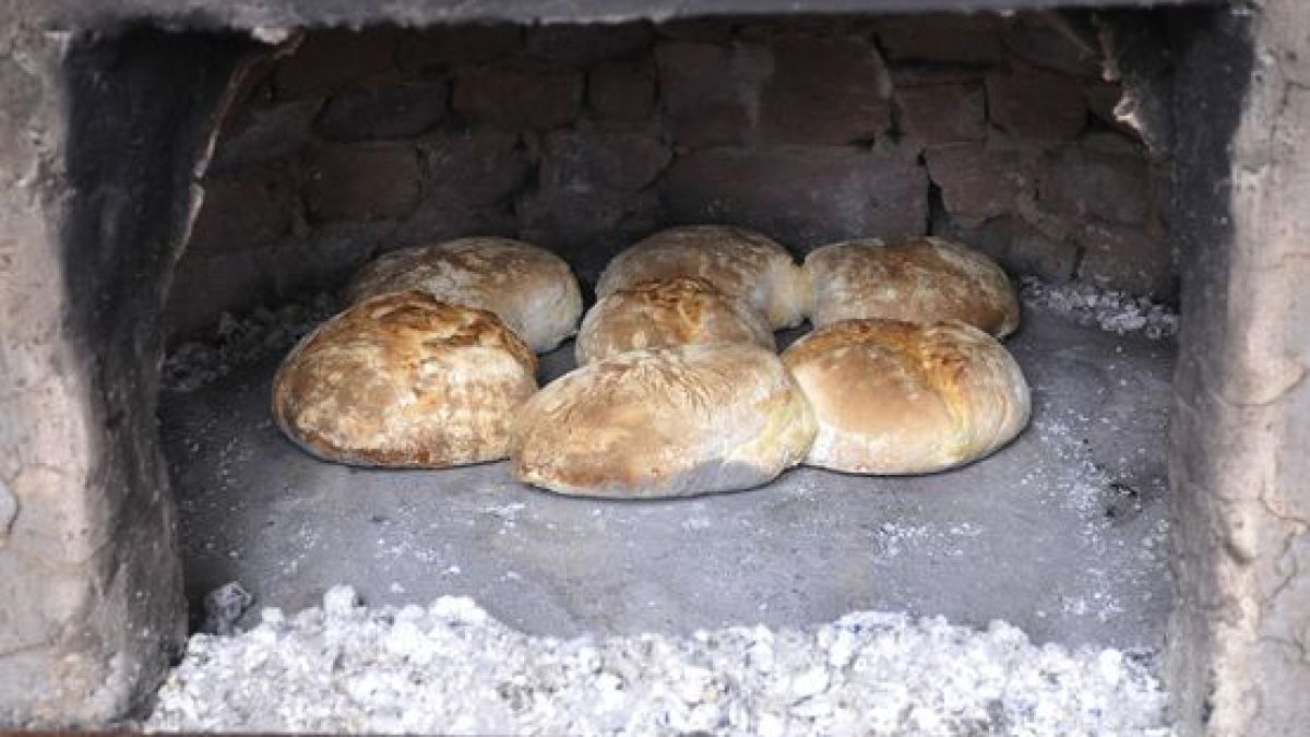 Житото пада, а хлябът не?