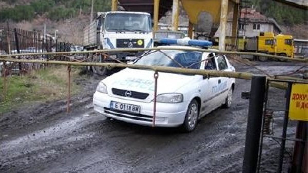 България се моли за затрупаните Николай и Иван