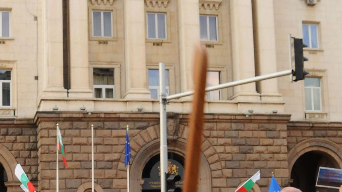 Протестиращите блокираха движението пред Министерски съвет