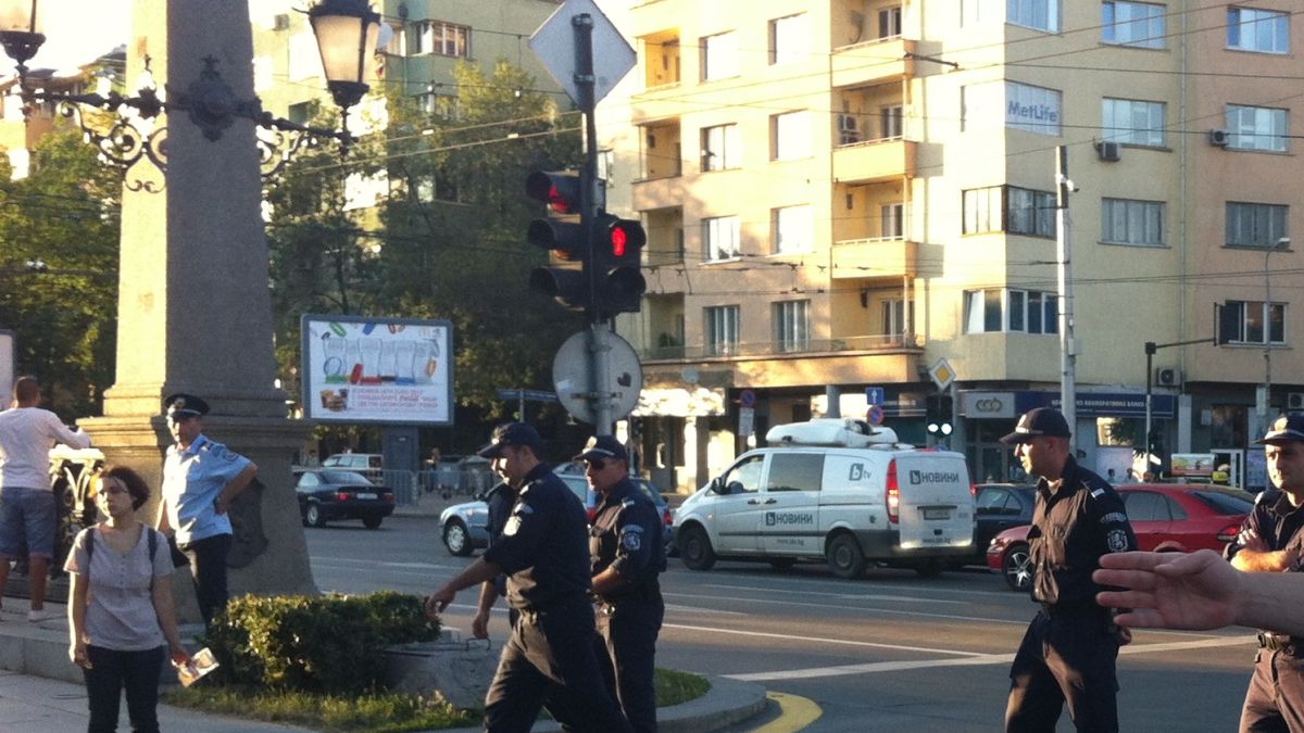 Протестиращ опита да се самозапали на "Орлов мост" 