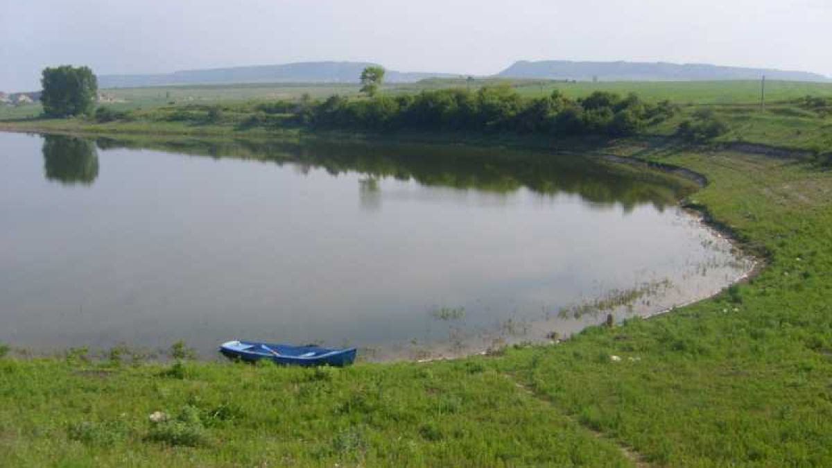 Потрошиха с бухалки двама рибари в язовир край Карнобат