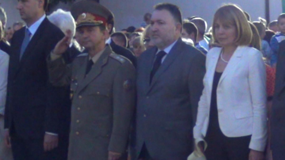 Фандъкова до Кабаиванов в Деня на Левски в Карлово