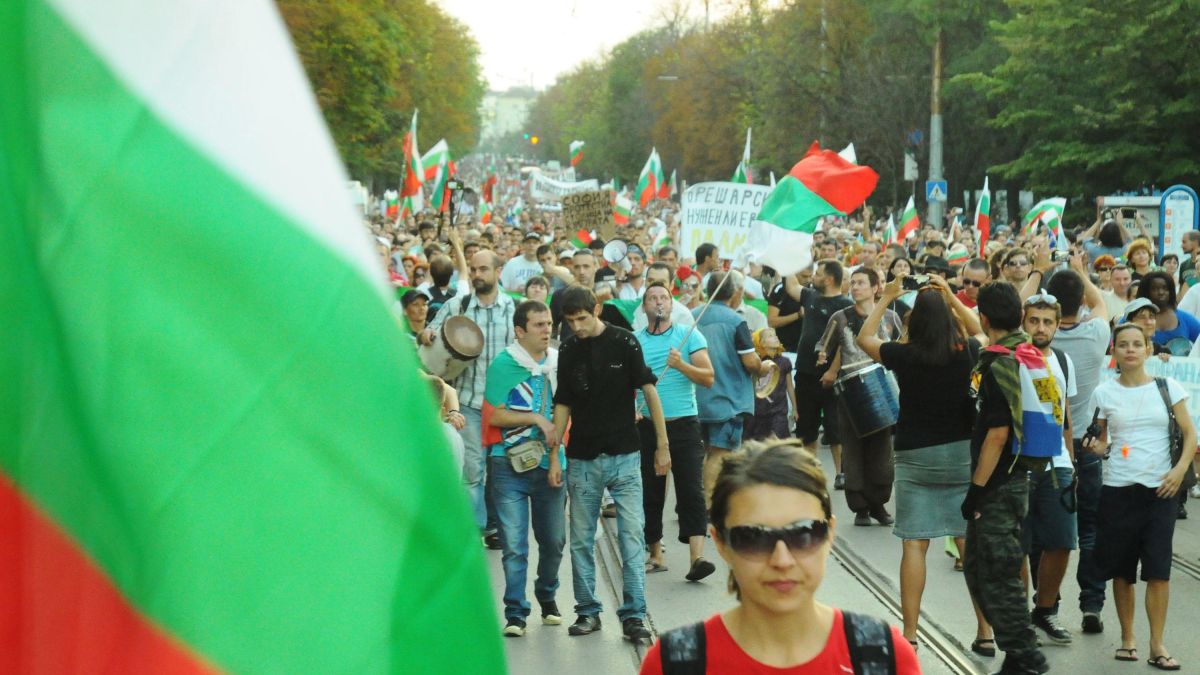 Протестиращите се връщат под прозорците на властта 