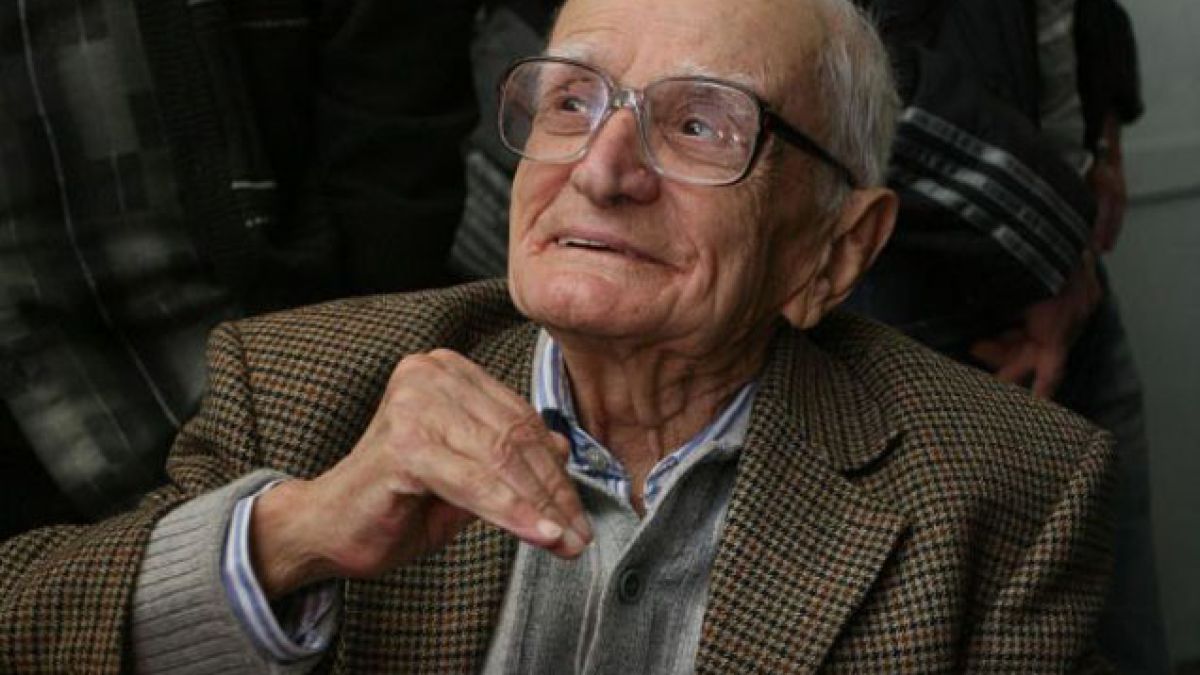 Валери Петров влязъл в болница