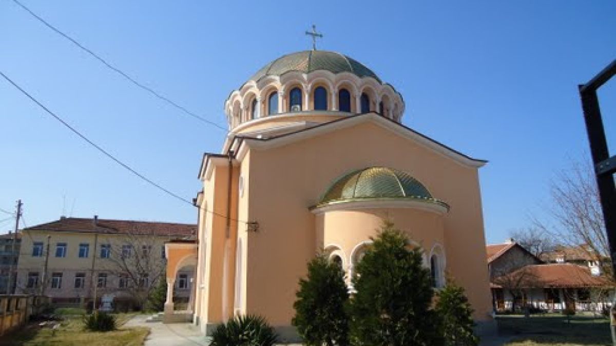 Протестират срещу църковна камбана