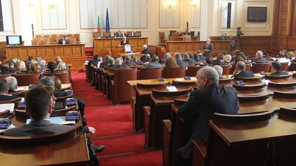 Режат субсидиите за партиите наполовина