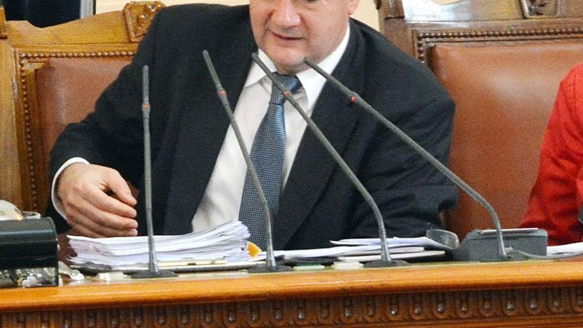 Закритият за медии пленум на БСП започна 

