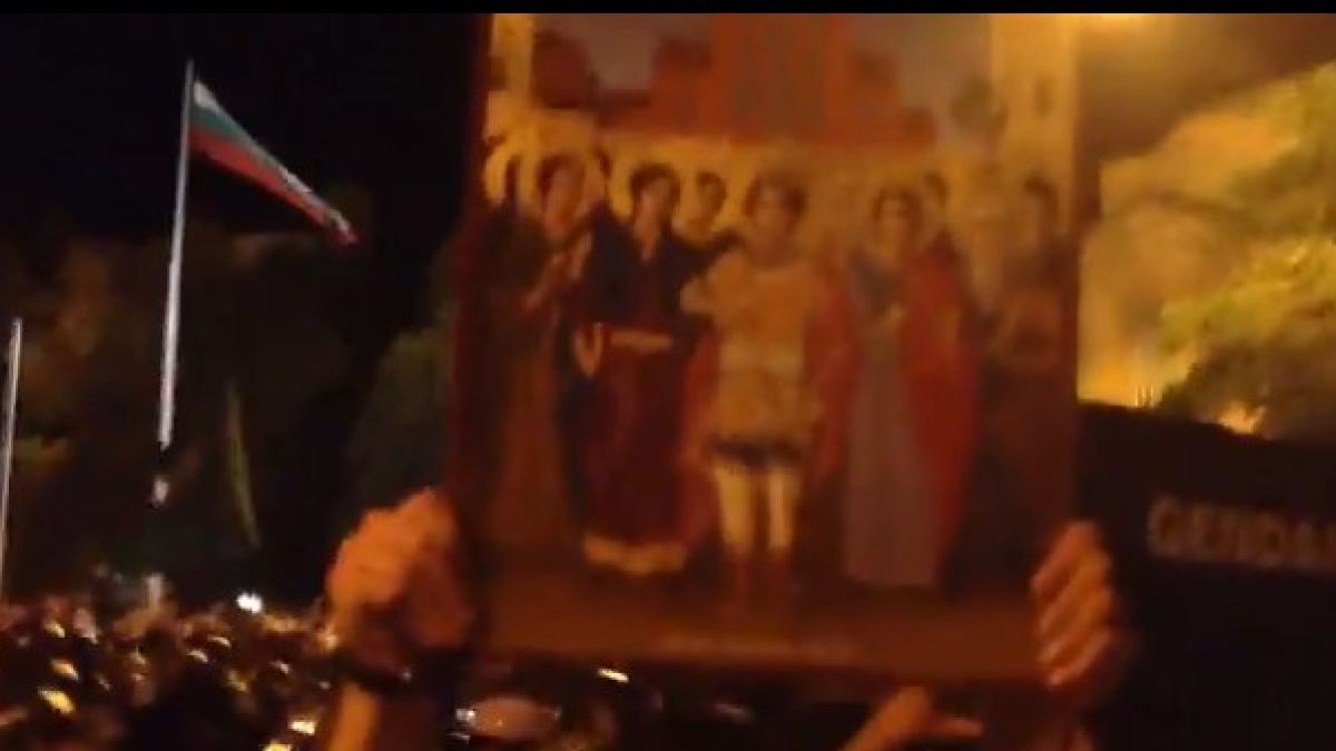 Такси се натресе в пловдивски Мерцедес