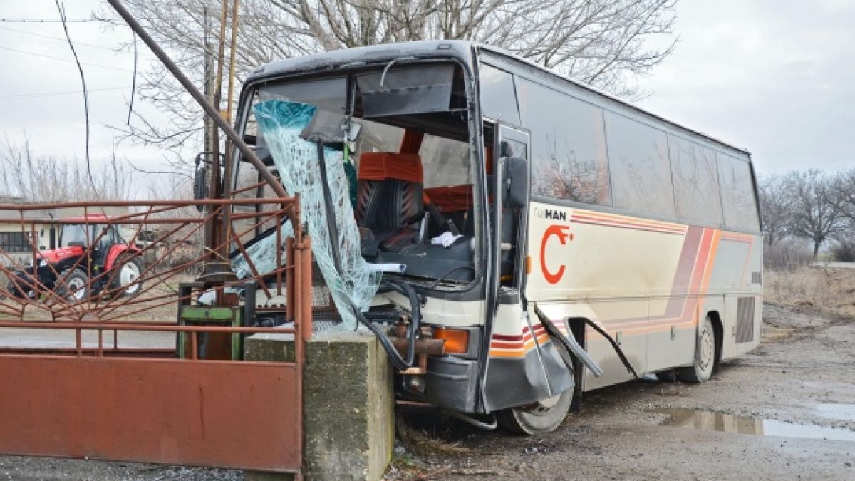 Ад край Варна! Поне двама мъртви в тежък сблъсък