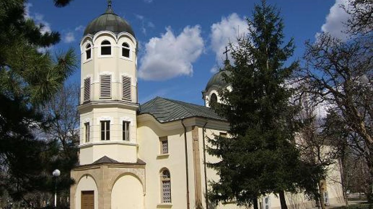 Църква изгоря по време на кръщене