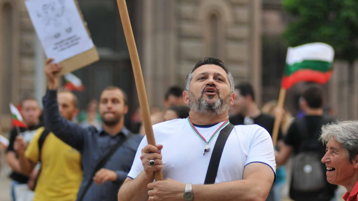 Спряха движението по жълтите павета