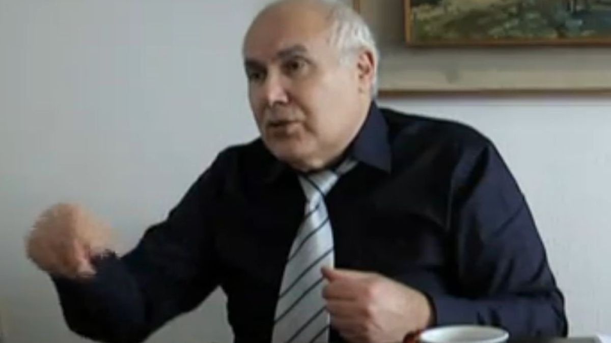 Костадин Чакъров: Пратиха бащата на Богдана Карадочева в лагер, защото посегнал на 14-годишна 