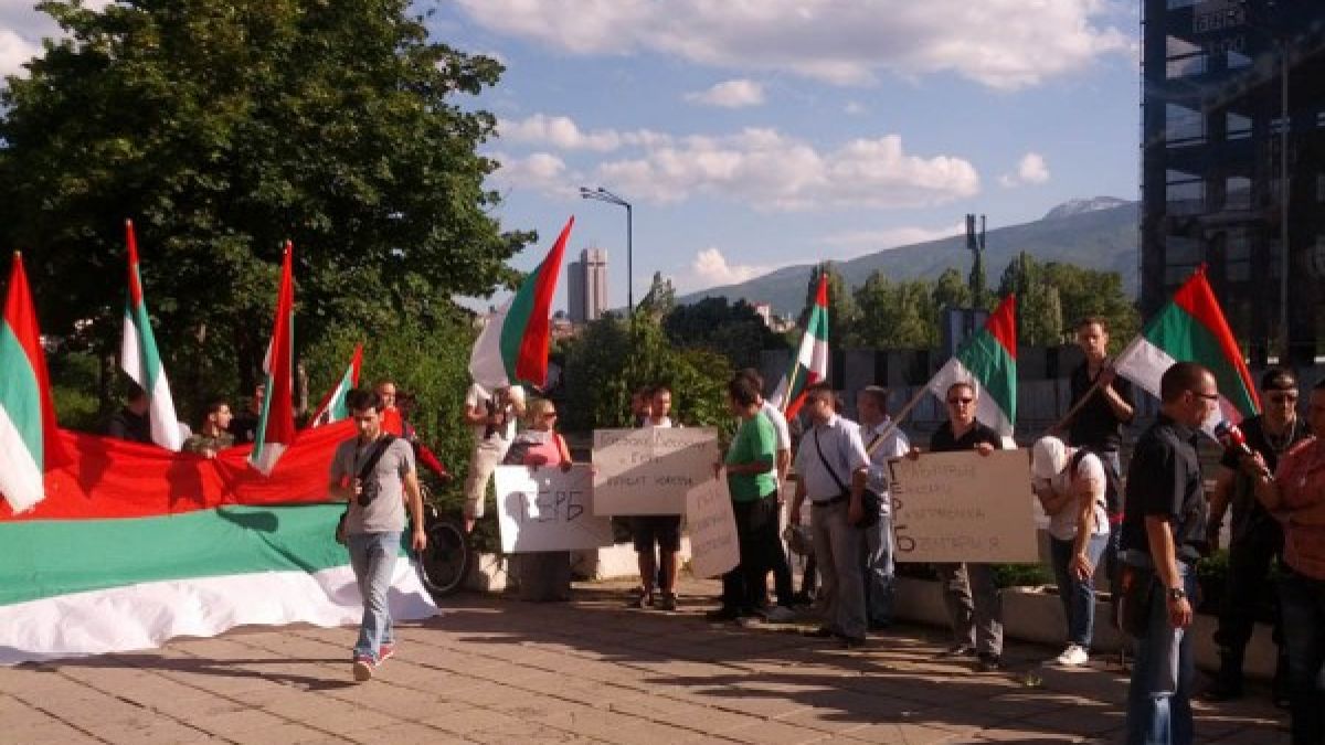 “На кафе” и пред партийната централа на ГЕРБ