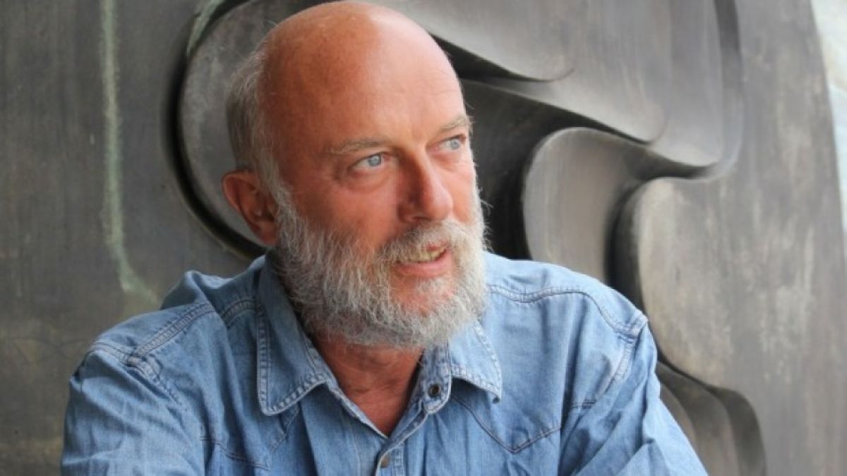 Едвин Сугарев се захранва с пюрета